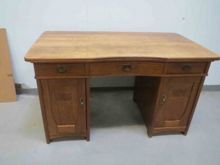 2091 - Psaci stul dub secese 1920  3 - dilny  135 x 80 cm V - 73 cm  - 9 500 kc